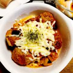 รูปของ ミートボールとキャベツのトマト煮込み