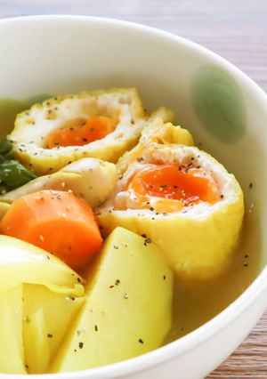 レンジで簡単二人鍋！巾着卵のカレーポトフ-レシピのメイン写真