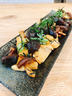 材料2つ*鶏肉と椎茸の塩にんにく炒め-レシピのメイン写真
