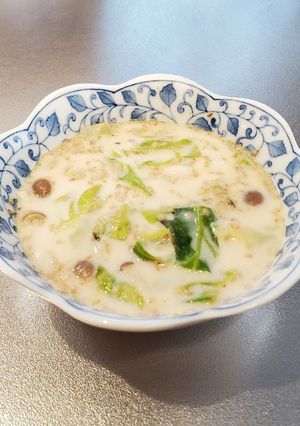 ｷｬﾍﾞﾂと鮭ﾌﾚｰｸの豆乳ｽｰﾌﾟ-レシピのメイン写真