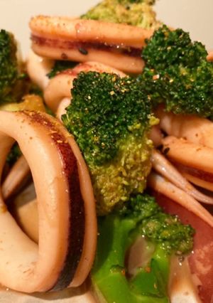 イカとブロッコリーのガリバタ醤油炒め-レシピのメイン写真