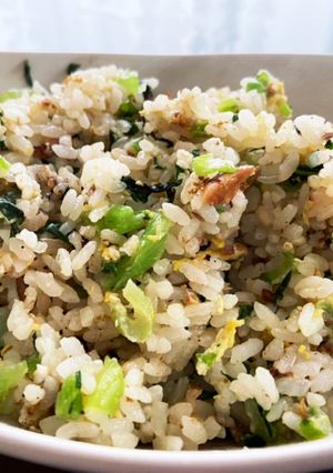 《簡単♪》小松菜と卵とサンマの缶詰の炒飯-レシピのメイン写真