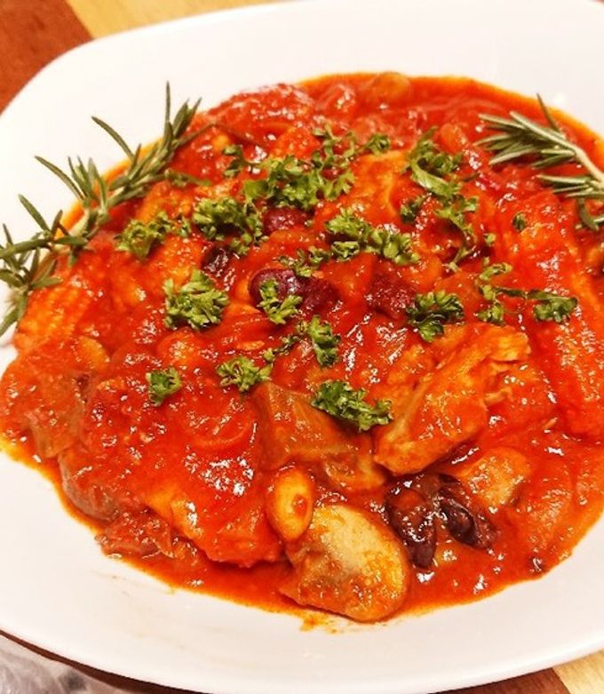 ゴリラのトマト煮込み ポロ・アラ・カチャトーラは狩人風鶏肉のトマト煮込み | がびの