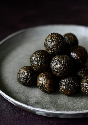 懐かしい味・黒ごまのラッドゥー（お団子）-レシピのメイン写真