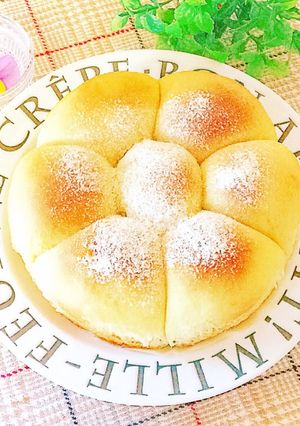 ケーキ型で☆もちもち〜お花のちぎりパン♬-レシピのメイン写真