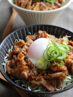 きび酢ドレッシングで豚の生姜焼き丼-レシピのメイン写真