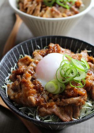 きび酢ドレッシングで豚の生姜焼き丼-レシピのメイン写真