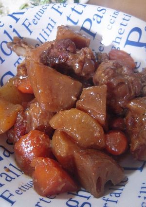 鶏手羽元と根菜の味噌にんにく煮込み-レシピのメイン写真