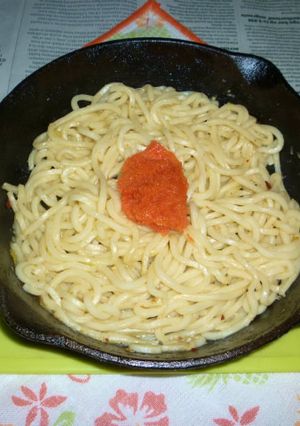 シンプルな焼きうどん・明太子載せ-レシピのメイン写真