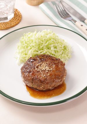 春キャベツたっぷり！照り焼きハンバーグ-レシピのメイン写真