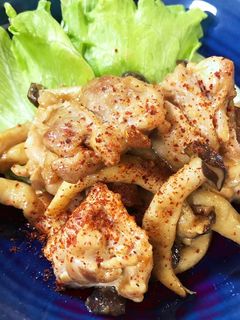 鳥モモ肉とキノコのマヨ醤油炒め☆ピリ辛-レシピのメイン写真