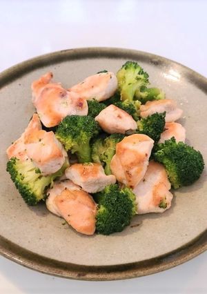 栄養満点☆簡単！鶏胸肉とブロッコリー炒め-レシピのメイン写真
