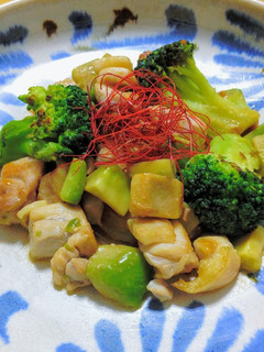 鳥もも肉と冷凍アボカドのマヨネーズ炒め-レシピのメイン写真