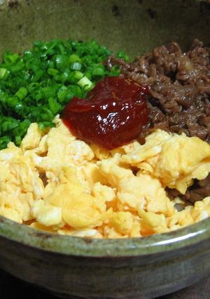 簡単★絶品★牛コマで三色丼★三色丼はこれ-レシピのメイン写真