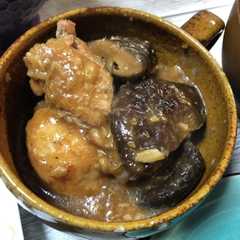 รูปของ 手羽元とたまごのとろとろニンニク煮込み☆