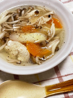 体が温まる!生姜と鶏肉の薬膳スープ-レシピのメイン写真