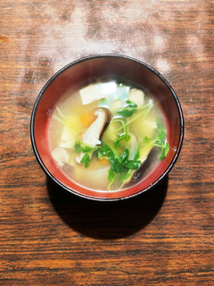 豆苗と木綿豆腐の合わせ味噌汁-レシピのメイン写真