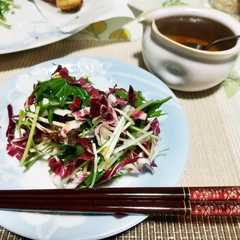 รูปของ トレビスと水菜のサラダ