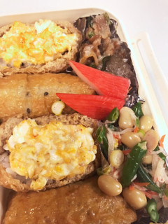 おいなりさんにマヨエッグのお弁当♪-レシピのメイン写真