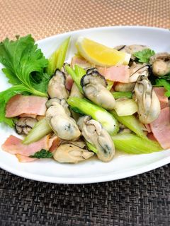 素材際立つ 牡蠣とセロリのベーコン炒め -レシピのメイン写真