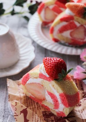 バレンタインに♡苺ストライプロールケーキ-レシピのメイン写真