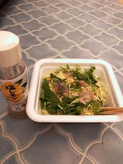 塩レモン!生ハムと水菜のカップ焼きそば-レシピのメイン写真