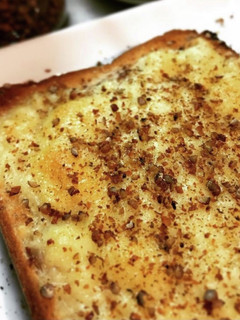 赤胡椒たっぷり【やみつきチーズトースト】-レシピのメイン写真