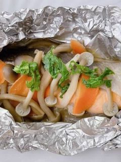 鮭のバター醤油ホイル蒸し-レシピのメイン写真