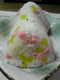 沢庵と魚肉ソーセージ★おにぎり★-レシピのメイン写真