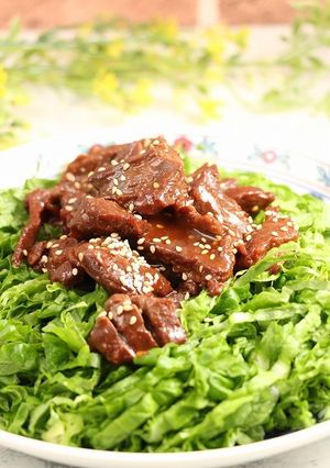 簡単！焼肉☆たっぷりサンチュのハラミ乗せ-レシピのメイン写真