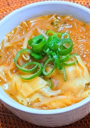 肉味噌ワンタンの赤だしスープ-レシピのメイン写真