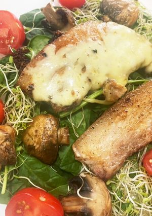 厚切り豚肉のトロけるチーズ載せ!-レシピのメイン写真