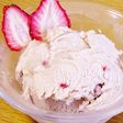 ドライいちごとイチゴパウダーの苺アイス