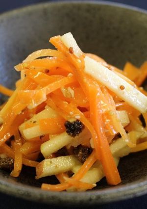 カレーの付け合わせに！人参とりんごのラペ-レシピのメイン写真