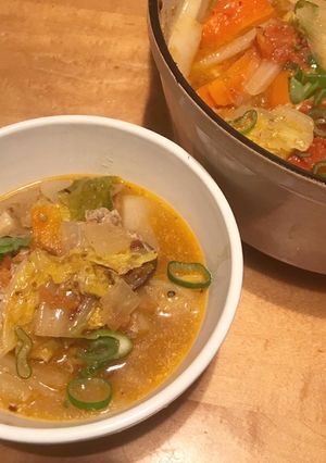 野菜と豚肉のピリ辛胡麻トマト鍋-レシピのメイン写真