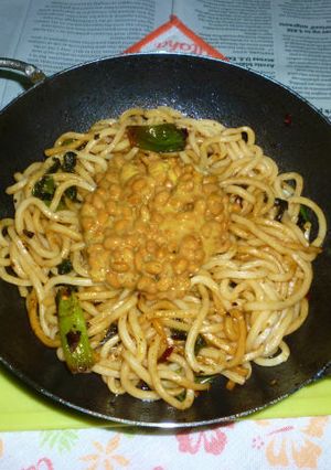 シンプルな焼きうどん・納豆載せ-レシピのメイン写真
