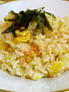家族が喜ぶ☆鮭フレークチャーハン-レシピのメイン写真