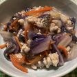 赤紫白菜のそぼろあんかけ