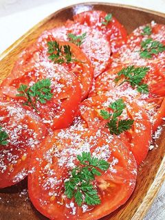 トマトに塩と粉チーズがけ(業務スーパー)-レシピのメイン写真