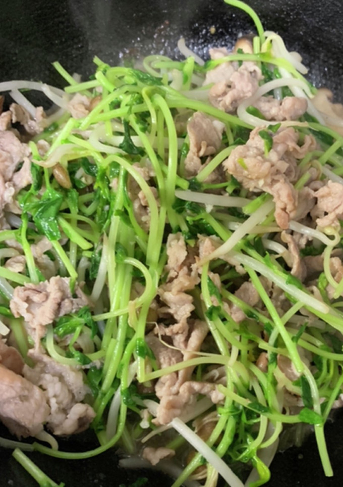 豚と豆苗の炒め物-レシピのメイン写真