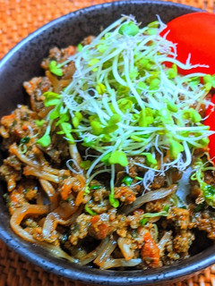 もやしの肉味噌炒め丼-レシピのメイン写真