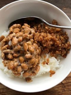 納豆と業スーの鶏そぼろご飯-レシピのメイン写真