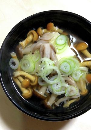 なめことしめじの優しいお吸い物-レシピのメイン写真