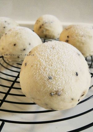 黒ごまクリームチーズ白パン-レシピのメイン写真
