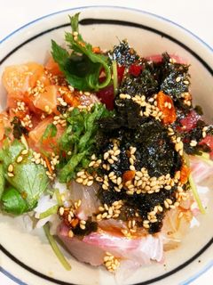 ごま油香るピリ辛海鮮丼-レシピのメイン写真