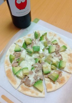 お手軽!ツナとアボカドのピザ-レシピのメイン写真