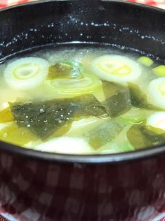 豆腐とわかめの味噌汁-レシピのメイン写真