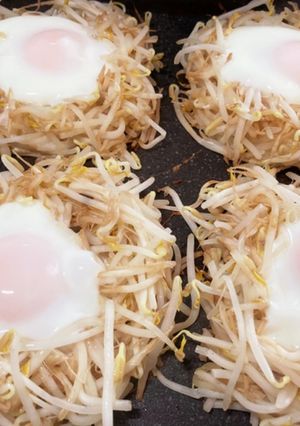 シャキシャキ簡単！もやしの巣ごもり卵-レシピのメイン写真