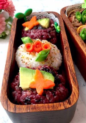 睦月25　黒餅米×花ふりかけ　おにぎり-レシピのメイン写真