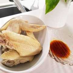 รูปของ 超簡単！手羽先の茹でたやつ。